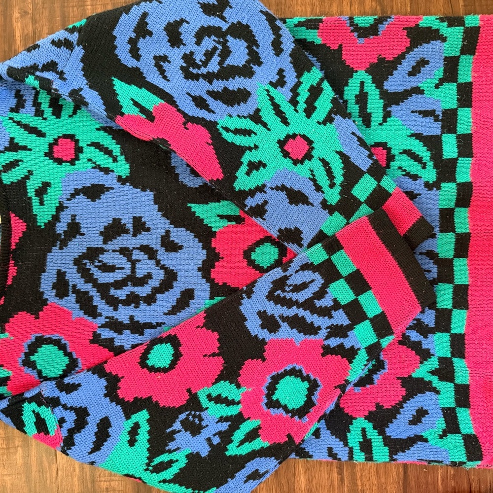 Vintage Floral Knit Sweater Top in Black, Blue & Pink